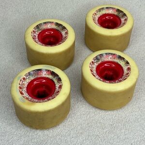 Venom Skateboard Wheels 70mm Set of 4 Red & Beige Classic Sporty Outdoor Skater